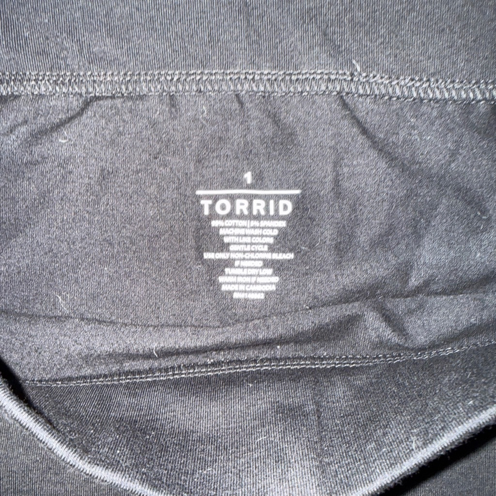 Women's Torrid Black Pencil Skirt Size 1 - Picture 2 of 3